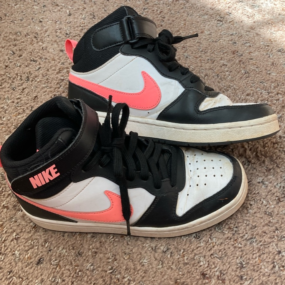 Girls Nike hightops size 4.5